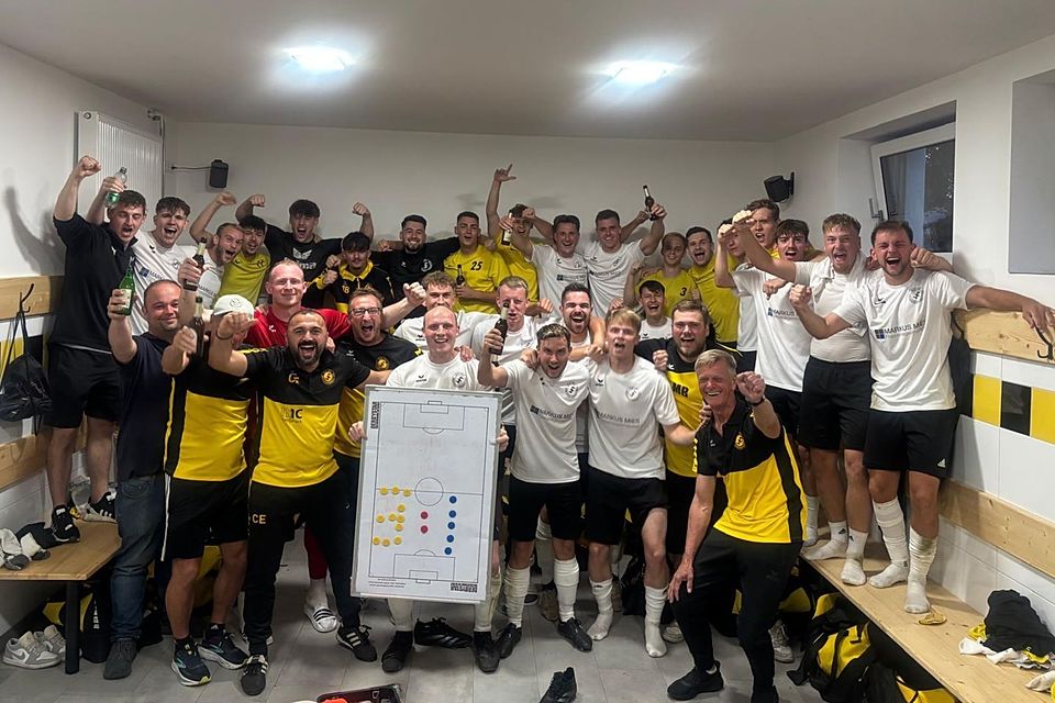 Der SuS Bad Westernkotten nach dem 3:1-Coup im Westfalenpokal gegen Regionalligist SC Wiedenbrück. Der SuS Bad Westernkotten nach dem 3:1-Coup im Westfalenpokal gegen Regionalligist SC Wiedenbrück.
