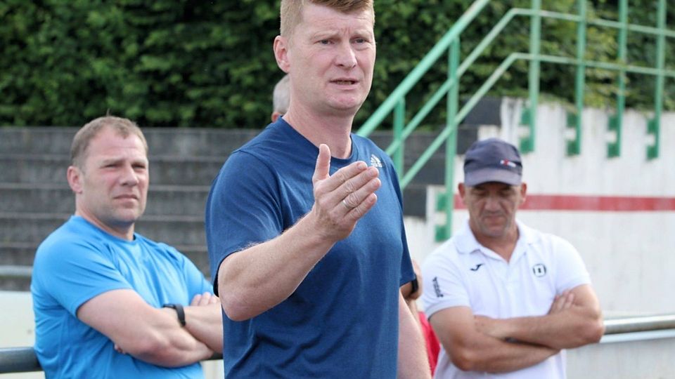 Frank Tischer (Mitte) und Steffen Eßbach (links) übernehmen die Geschicke in Dessau.