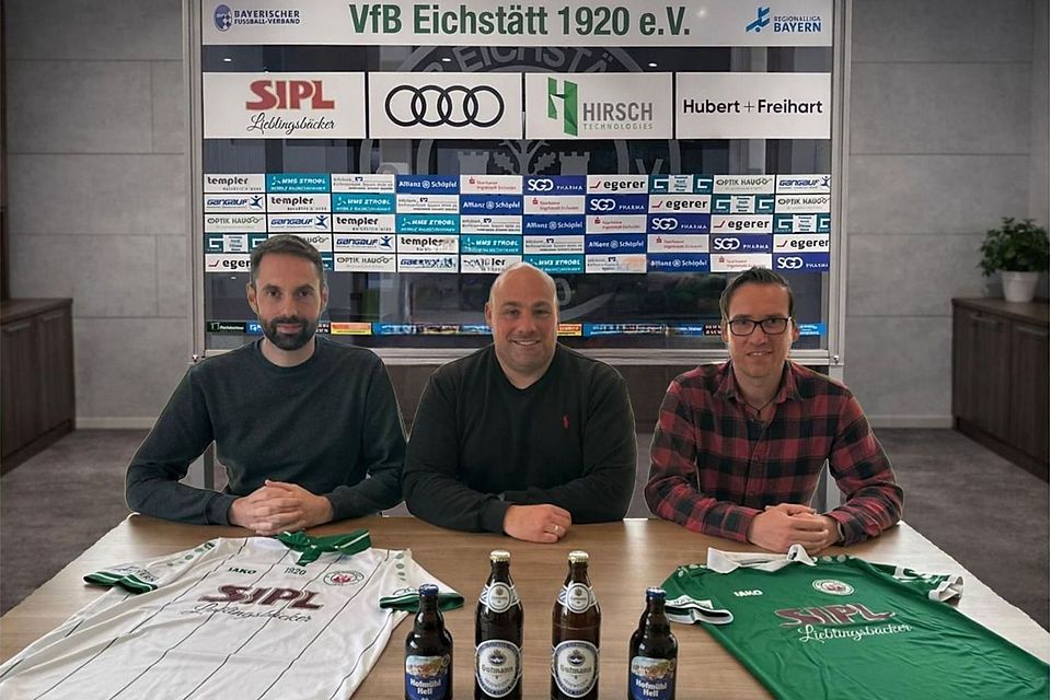 Von links nach rechts: Der neue Cheftrainer Steffen Israel, Sportlicher Leiter Tobias Grimm und der neue Co-Trainer Michael Wittmann.
