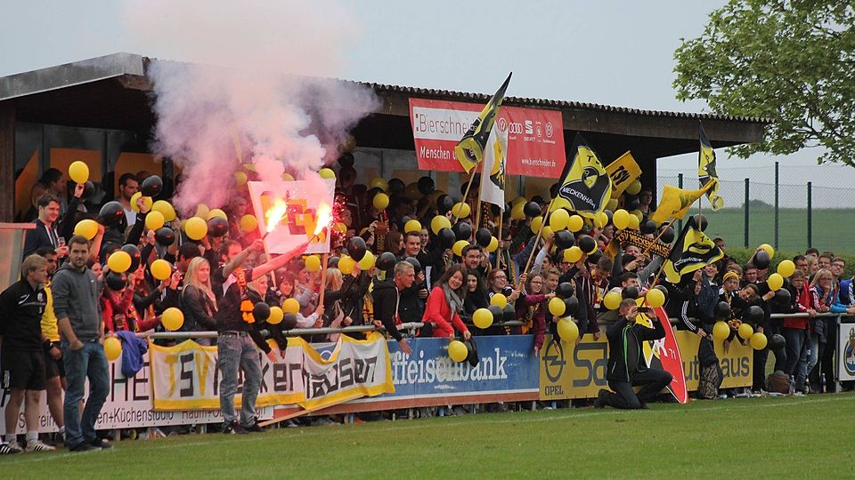 Die Fans des TSV Meckenhausen brachten schon vor dem Titelgewinn ein mitreißende Stimmung in die Stadtmeisterschaft. F: Petra Schoplocher