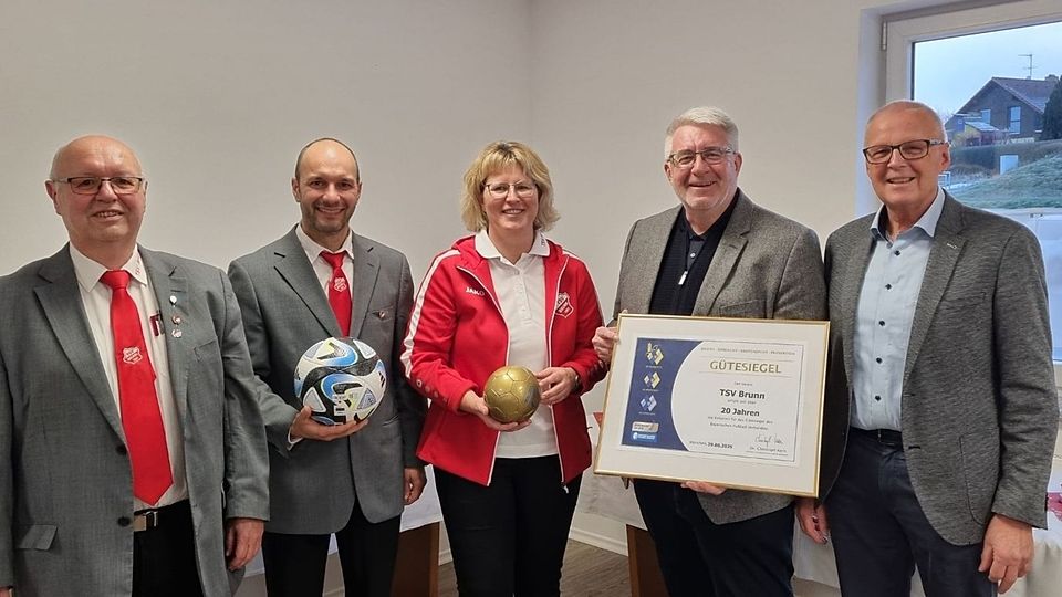 Von links: Josef Sachsenhauser, Sandra Ziegler, Christian Scheid, Thomas Graml und Reinhard Rengsberger.