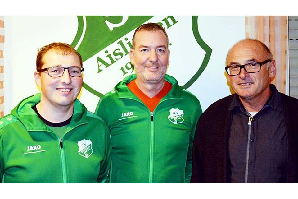 Die beiden Aislinger Abteilungsleiter Stefan Uhl (links) und Benno Sailer freuen sich auf die Zusammenarbeit mit dem neuen Trainer Robert Walch (Mitte).  	F.: Elisabeth Sturm