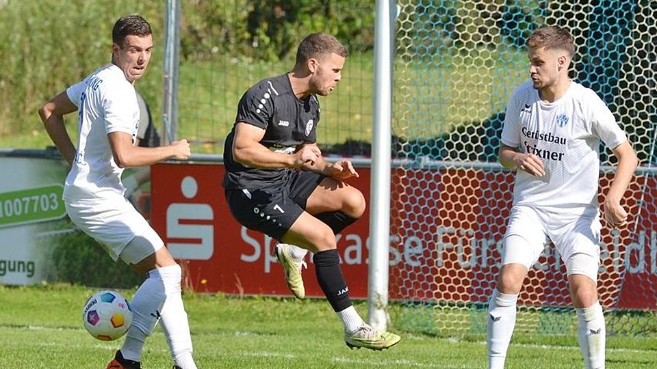Maxi Siebald (Mitte) hat in bisher 14 Spielen fünf Treffer für den FSV Pfaffenhofen erzielt.