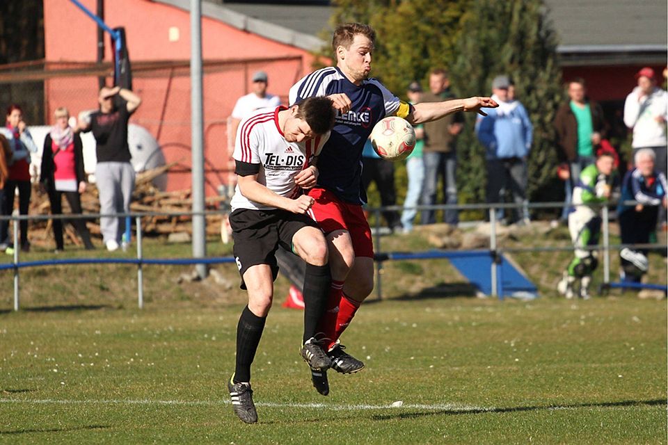 Kommt Friedrich "Fritze" Reitzig (in Blau) zu einem Einsatz gegen seinen Ex-Klub?  Archiv: Rinke
