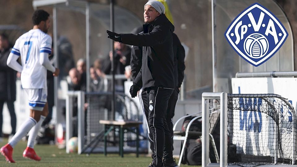 Felix Luz (Mitte) will Viktoria Aschaffenburg zum Klassenerhalt in der Regionalliga Bayern führen.