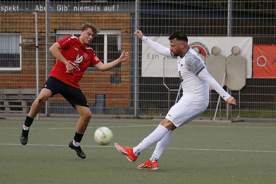 Derman Disbudak schnürte einen Viererpack für Asterlagen. Derman Disbudak schnürte einen Viererpack für Asterlagen.