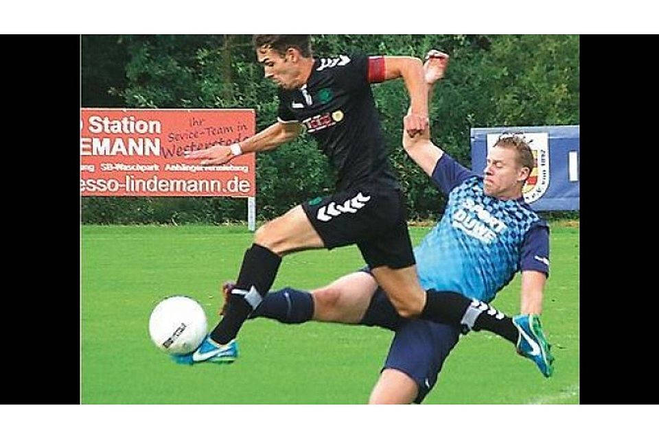 Mit viel Einsatz drei Punkte erkämpft: die Fußballer des VfL Bad Zwischenahn (blaue Trikots). Lars Puchler