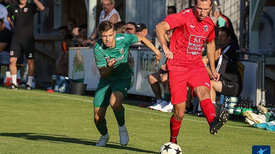 Der 1. FC Fuchsstadt (in rot) empfängt den 1. FC Lichtenfels zum Kellerduell.