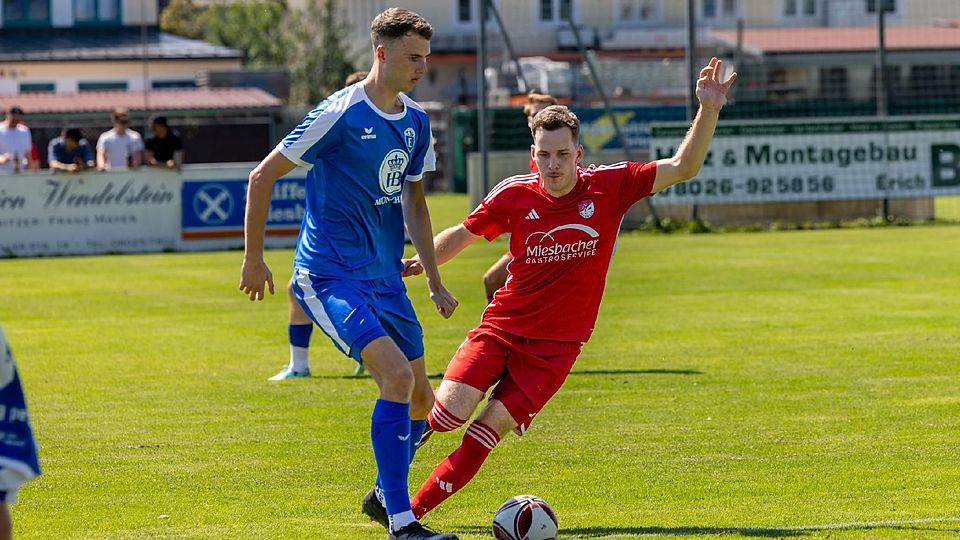 Fußball Bezirksliga SV Miesbach - TSV Bad Endorf Robert Mündl