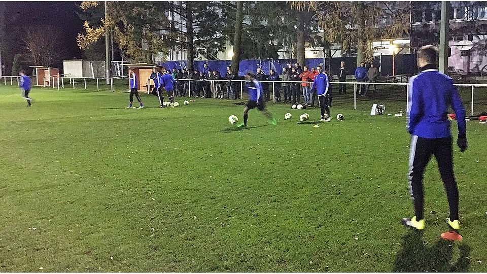 Die Praxiseinheit wurde mit der Bayernliga-U17 der SpVgg SV Weiden durchgeführt.