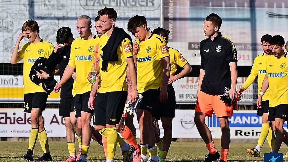 Bedröppelte Bayreuther Gesichter nach der Niederlage gegen die SpVgg Greuther Fürth II.