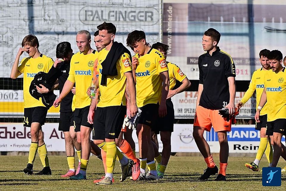 Bedröppelte Bayreuther Gesichter nach der Niederlage gegen die SpVgg Greuther Fürth II. Bedröppelte Bayreuther Gesichter nach der Niederlage gegen die SpVgg Greuther Fürth II.