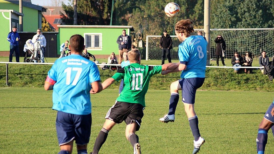 Zscherben (in blau) muss im Kellerduell gegen Querfurt siegen   F: Schmidt