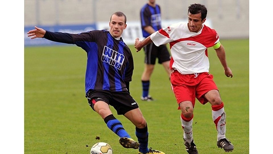 Der Ex-Weidener Vittorio Romano (l.) markierte zwei Treffer für die SpVgg Ansbach.