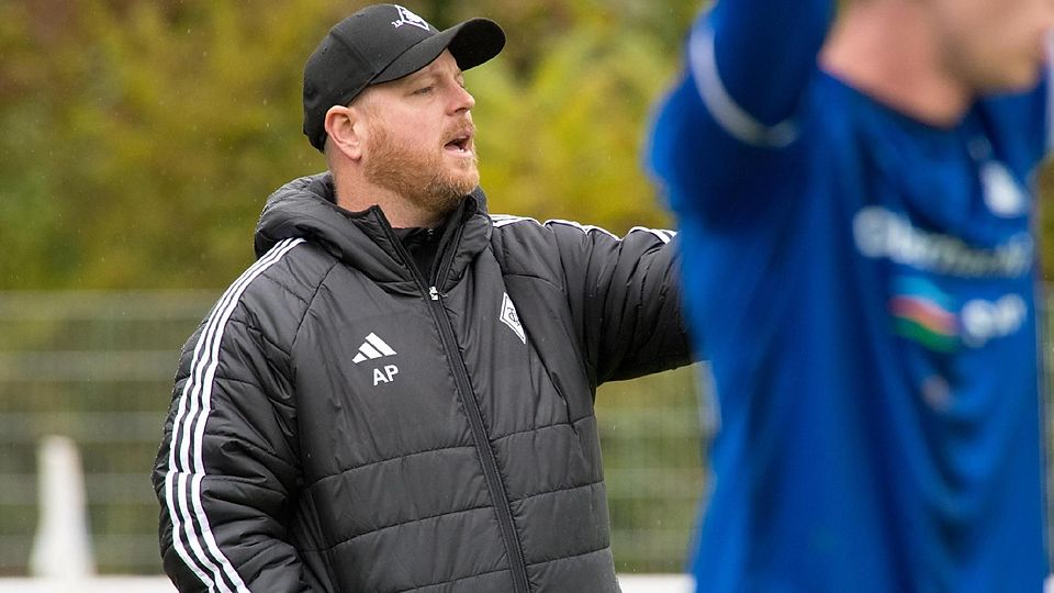 FCD-Trainer Andreas Pummer hofft, dass trotz des Schneefalls gespielt werden kann.