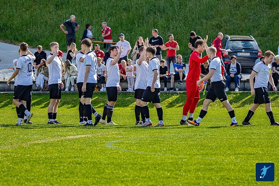 Der TSV Oberschneiding kann eine sensationelle Saison mit der Vizemeisterschaft krönen.