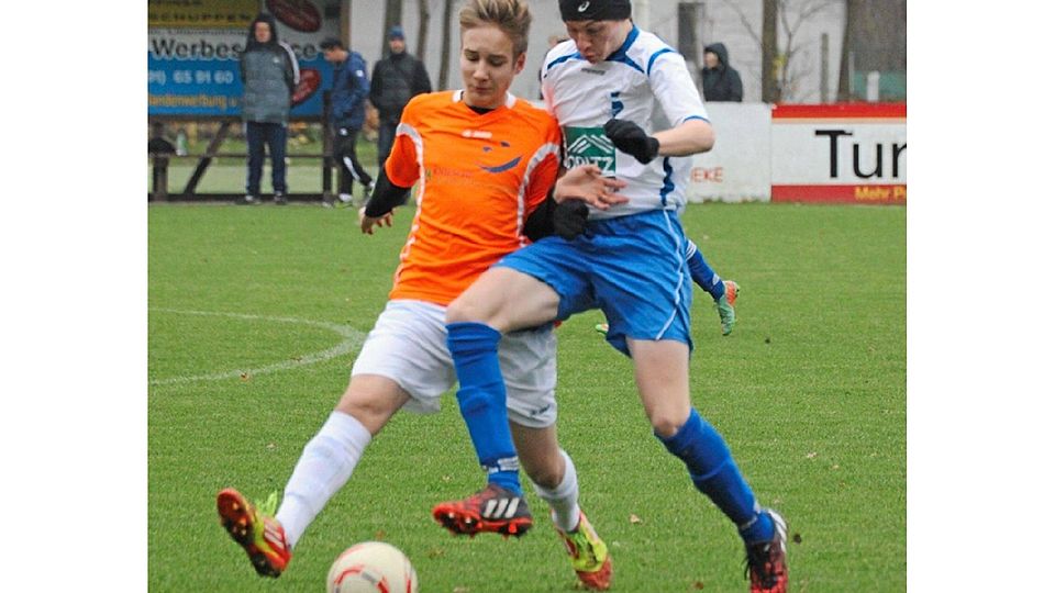 Erst Torschütze, dann verletzt raus: Unions Max-Peter Krumhoff (rechts) knickte im Spiel gegen Potsdam um.  ©MZV