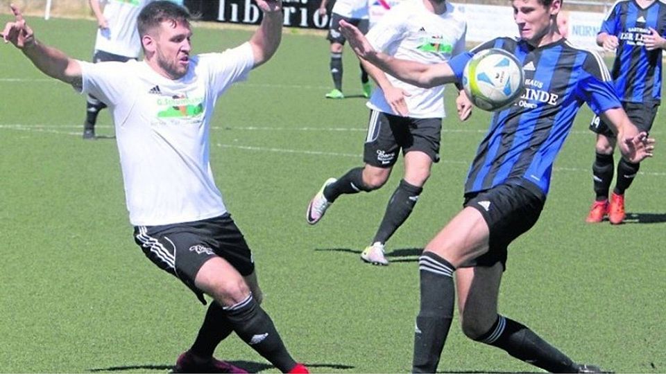 Den Turniersieg sicherten sich Denis Radermacher (links) und der TuS Mondorf bei der Sportwoche des SV Bergheim. FOTO: WOLFGANG HENRY