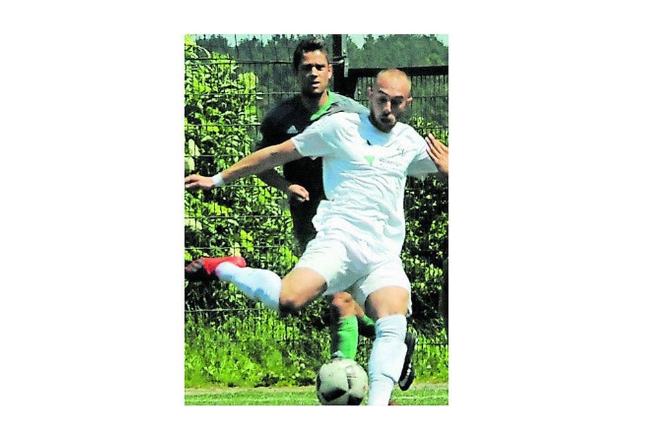 Schießt Breinig mit dem Ausgleich zurück ins Spiel:Christos Draganidis trifft zum 1:1. Foto: Kurt Bauer