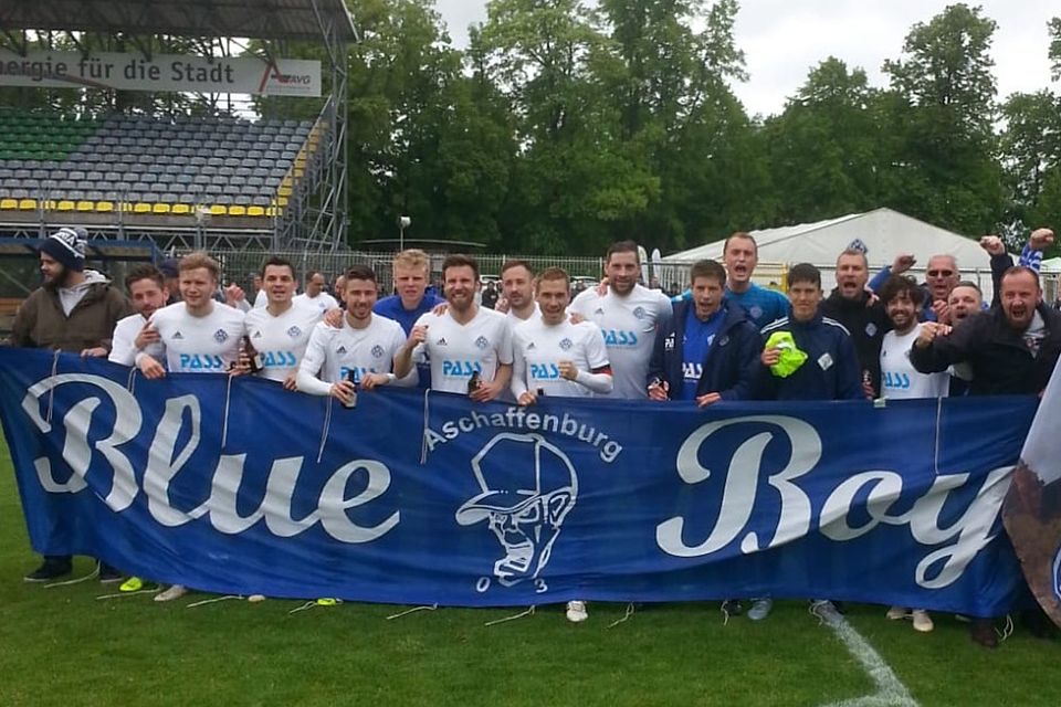 Stets ganz nah dran an der Mannschaft: die "Blue Boys Aschaffenburg".