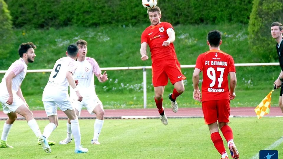 In dieser Situation hat der FC Bitburg in Person von Joshua Bierbrauer klare Vorteile. Unterm Strich endete die Partie gegen Rot-Weiss Wittlich aber unentschieden.