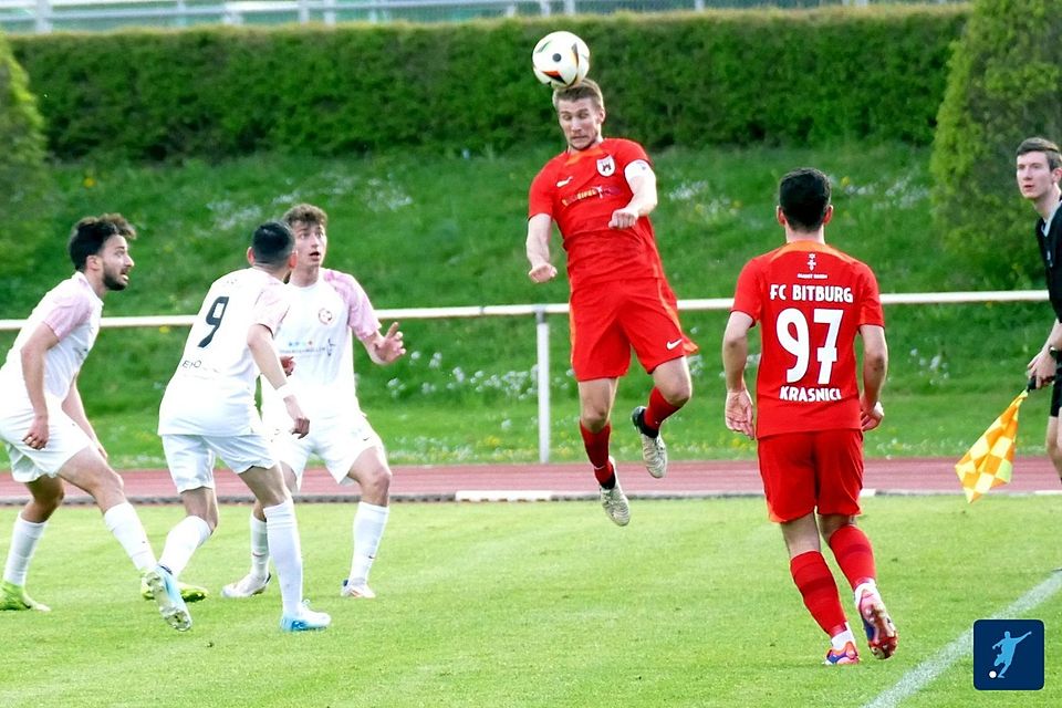 In dieser Situation hat der FC Bitburg in Person von Joshua Bierbrauer klare Vorteile. Unterm Strich endete die Partie gegen Rot-Weiss Wittlich aber unentschieden.