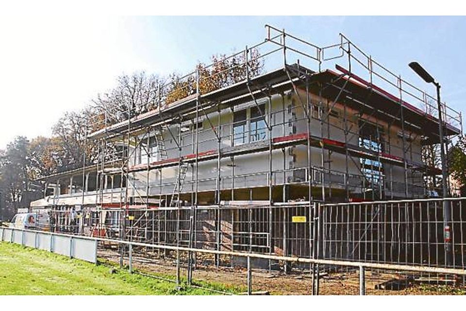 Noch eine Baustelle: der neue Anbau an das SWO-Vereinsheim in Sandkrug. Werner Fademrecht