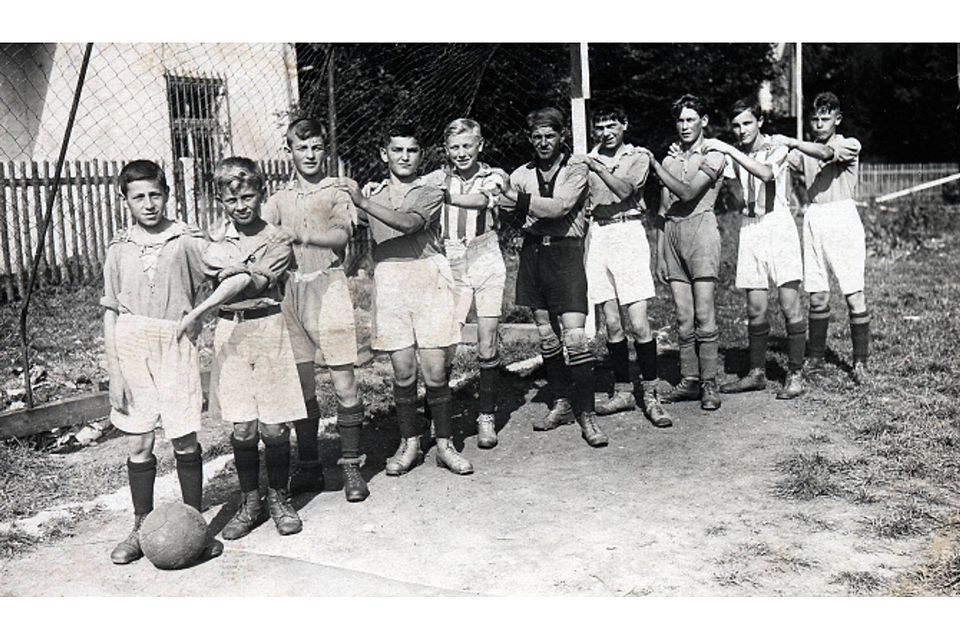 Schon in den Anfangsjahren des Vereins 1923 gab es beim FC Deisenhofen eine Jugendmannschaft.