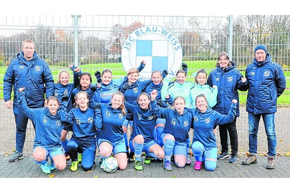 Ein Team mit Perspektive: Die A-Juniorinnen von Blau-Weiss Aachen sind nicht nur auf dem Platz erfolgreich, sie legen auch großen Wert auf Teamgeist. Fotos: Andreas Steindl