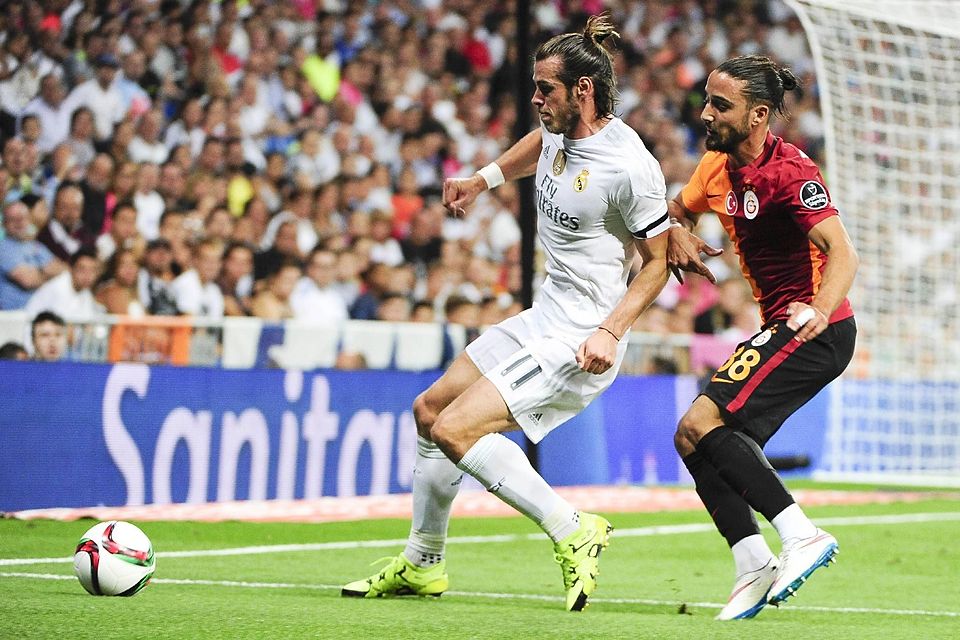 Gareth Bale und Tarik Camdal beim Trofeo Bernabeu Spiel Real Madrid gegen Galatasaray Istanbul 2:1