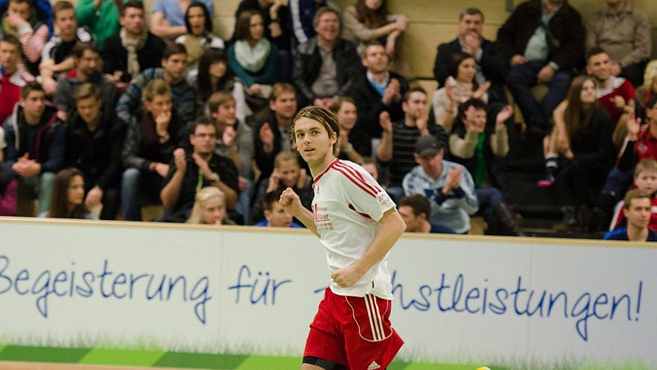 Mittlerweile beim ASV Cham aktiv, vor zwei Jahren noch beim Frey-Indoor-Cup für den FC Ränkam am Ball: Hallenspezialist Michael Wich freut sich schon auf die dritte Auflage der Max-Schierer-Hallentage Foto: Viehauser