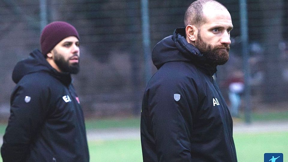 Trainer Abdüssamed Demirel (re)