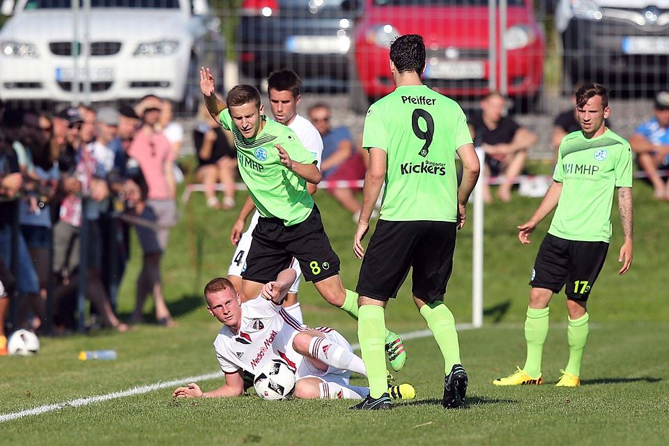 Am Mittwoch haben die Kickers (grüne Trikots) in einem Testspiel den Erstligisten FC Ingolstadt mit 2:1 besiegt Foto: Eibner