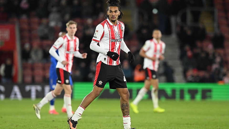 Damion Downs hat sein England-Abenteuer beim FC Southampton fürs Erste beendet und wechselt auf Leihbasis zum Hamburger SV.