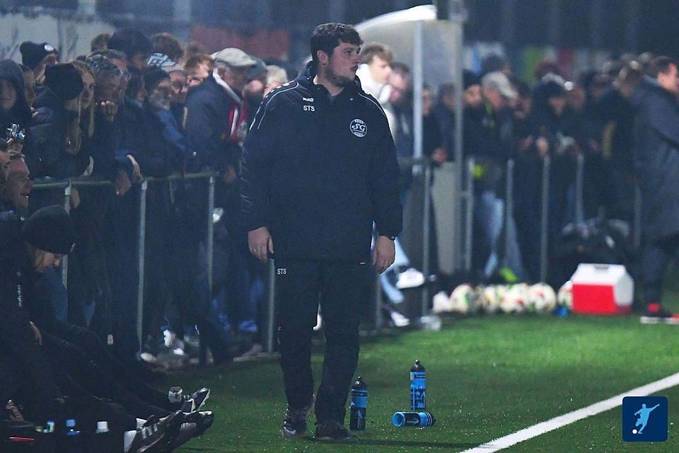 Will sich angesichts der Personalknappheit eventuell noch selbst als Ersatzspieler bereithalten: Schneifel-Trainer Stephan Simon.