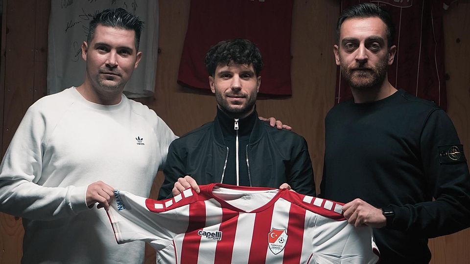 Zurück in München: Alper Kayabunar (l.) und Enver Maltas (r.) präsentieren Neuzugang Amar Cekic.