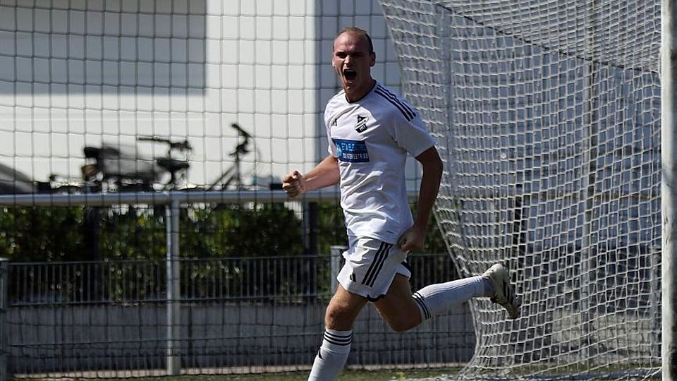 Drei Tore gegen Phönix Schifferstadt Gimbsheim-Angreifer Daniel Gawlik präsentiert sich weiter in Bestform.	Foto: Christine Dirigo/pakalski-press