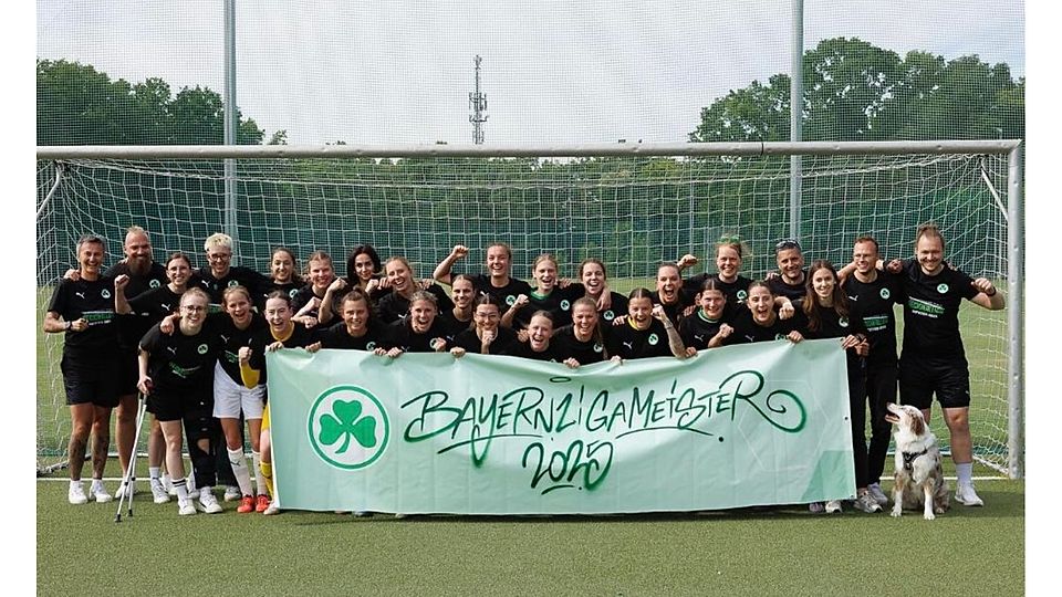 Fröhliche Gesichter bei der SpVgg Greuther Fürth nach Titelgewinn
