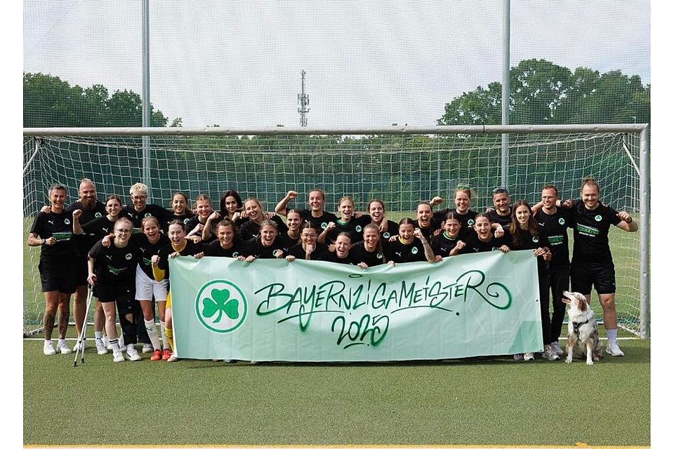 Fröhliche Gesichter bei der SpVgg Greuther Fürth nach Titelgewinn