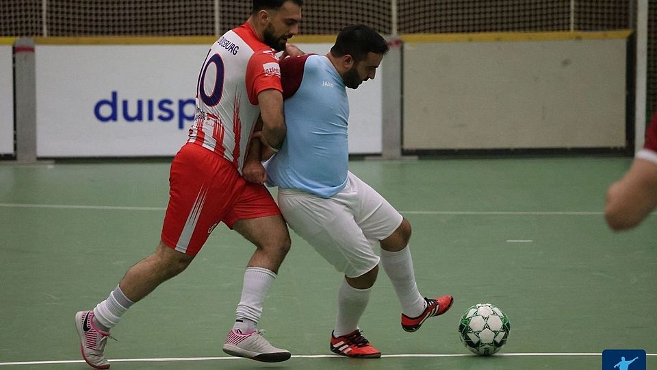 Der Boll rollt in der Halle.