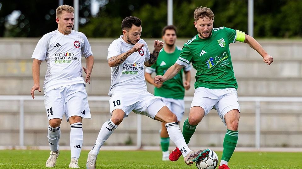 Gospenroda drehte mit Doppelpacker Til Zarschler (rechts) das Spiel - Patrick Scholz (links) traf zur Führung für Gotha.