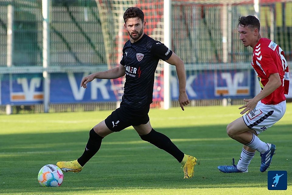 Sammy Ammari (am Ball) hat seinen Vertrag um eine weitere Saison verlängert.