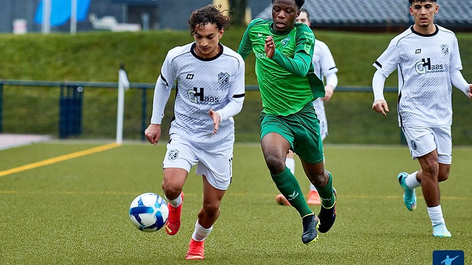 Der FC Kray (grüne Trikots) gewann bei den A-Junioren in Born mit 5:0. 