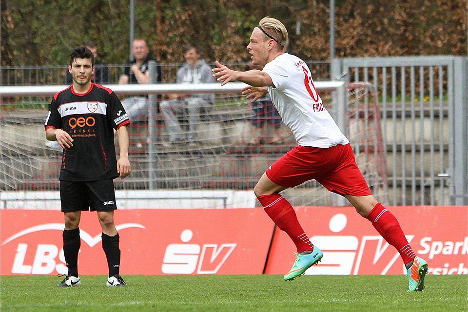 Nach seinem Treffer zum 1:0 für den SC Pfullendorf dreht Andreas Frick jubelnd ab. (Foto: Bodon)