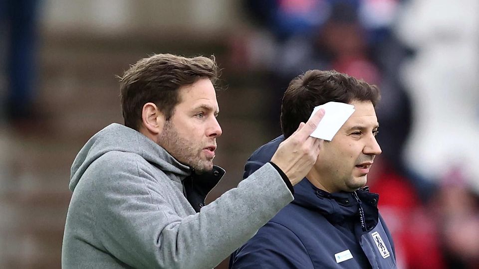 Weiter Seite an Seite: 1860-Sportchef Christian Werner (l.) spricht Chefcoach Argirios Giannikis erneut das Vertrauen aus.