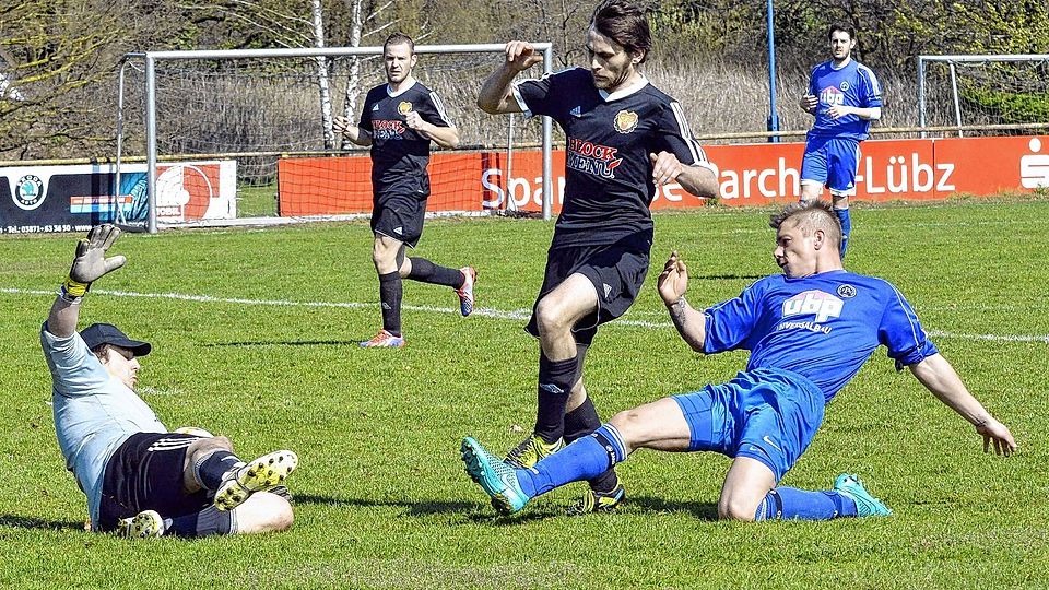 Hans-Michael Mischlewski findet hier im Boizneburger Schlussmann seinen Meister. Foto: mise