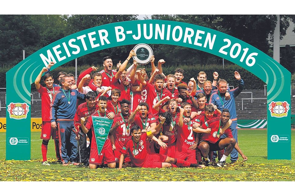 Ziel erreicht: Die U-17-Mannschaft von Bayer Leverkusen ist Deutscher Meister. Fotos: Getty Images