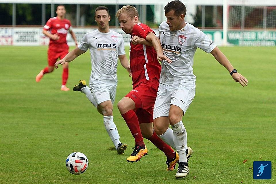 Matthias Strohmaier (re.) hat bei Türkspor Augsburg sportlich das Sagen.