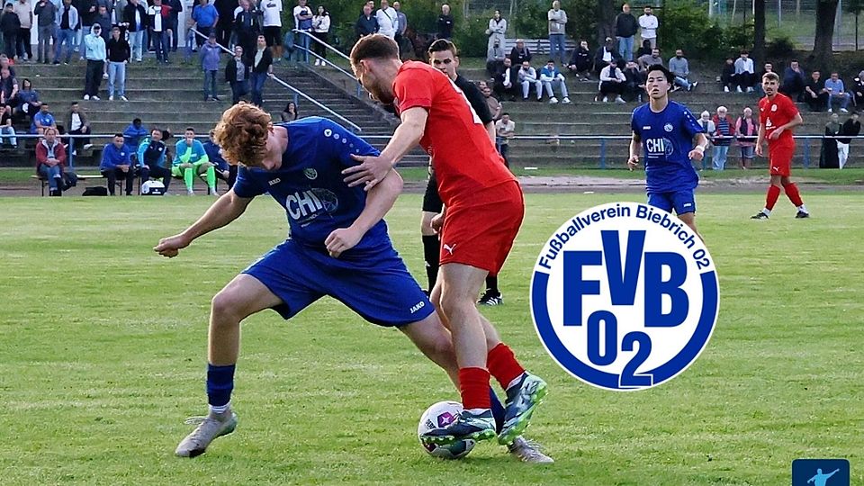 Die 02er um Niclas Siefert (r., neben ihm Daniel Rudi) beißen sich gegen Limburg 07 durch.