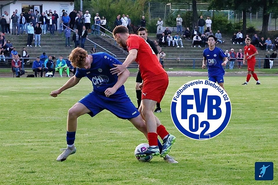 Die 02er um Niclas Siefert (r., neben ihm Daniel Rudi) beißen sich gegen Limburg 07 durch.